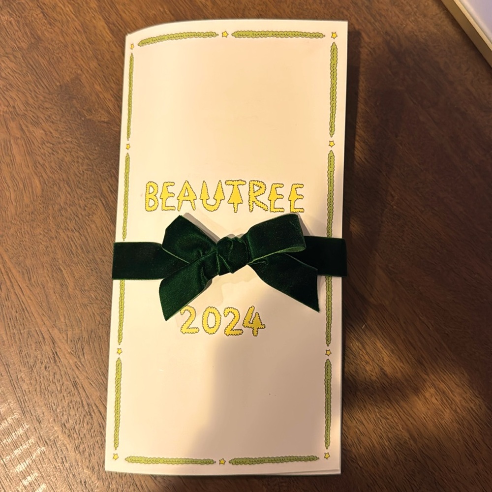 HERMES Beautree 2024 Holiday Gift Ribbon Ornaments Western Medallion Felt